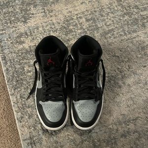 Nike Jordan 1 mid shadows